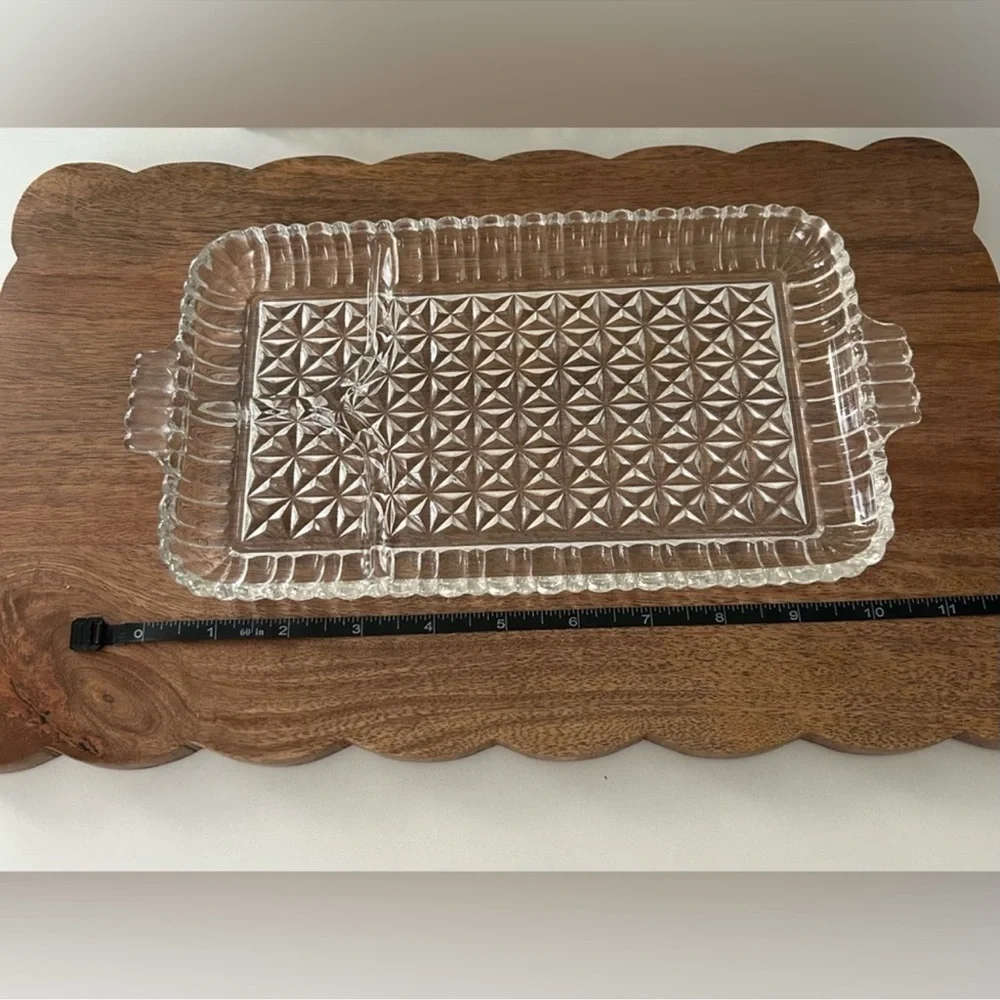 ✨Vintage Pressed Glass Vanity Tray | Perfume & Skincare Display Organizer✨ - Picture 8 of 12